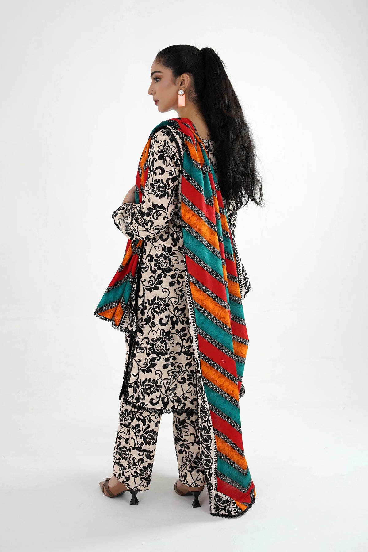 Noor-e-Siyah Khaddar Suit