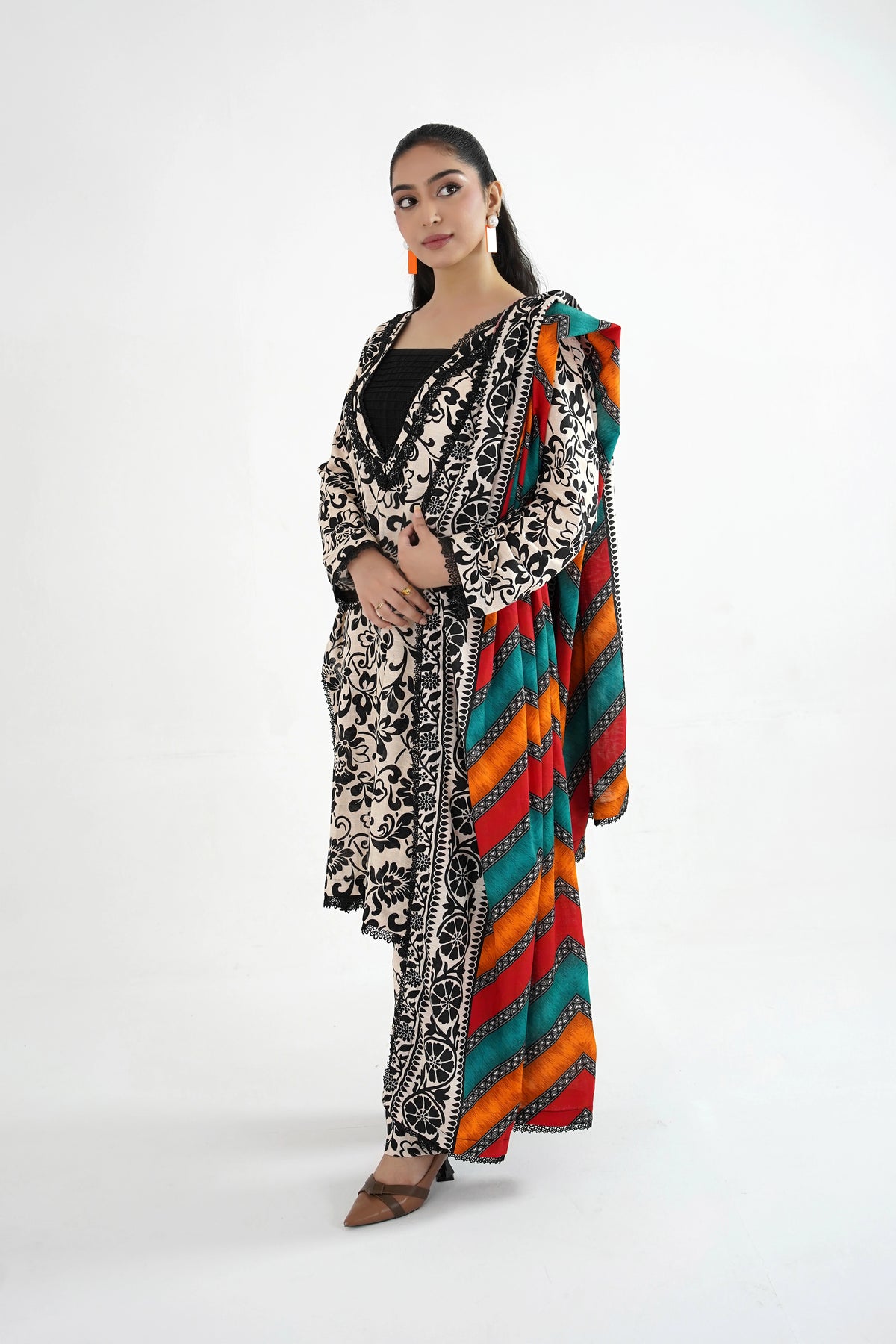 Noor-e-Siyah Khaddar Suit